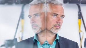 Hráme veci, ktoré sa stali, hovorí Malec zo seriálu Za sklom