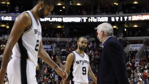 NBA: Denver a Spurs s triumfami v predĺžení