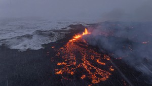 Erupcia na Islande zoslabla, trvať by však mohla týždne až mesiace