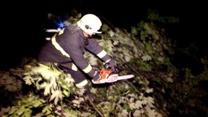 Obec Rybô odrezal od sveta silný vietor