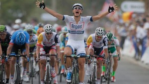 TdF: Kittel vyhral 1. etapu, Sagana i Velitsa pribrzdil pád