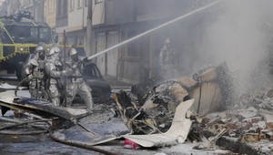 Lietadlo sa krátko po štarte zrútilo na obytnú štvrť