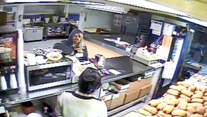 Kuriózny prípad prepadnutia. Predavačky nerozumeli, na zlodeja sa len usmievali