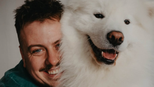 Tento pes zo Slovenska si žije lepšie ako vy: Súkromný let do New Yorku a kráľovský servis!