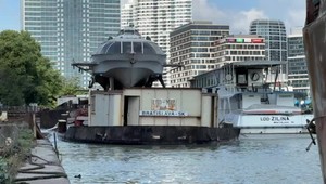 Legendárna bratislavská Raketa v problémoch. Pontón, na ktorom je odparkovaná sa potápa