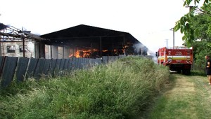 Neďaleko Zvolena horel senník. Oheň stúpal z bývalého družstva