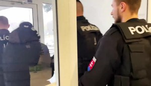 Mikulášska protidrogová akcia z bratislavského Pentagonu pred súdom. Obvinený sa cíti byť vinný