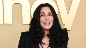 Cher a jej o 40 rokov mladší priateľ boli stredobodom pozornosti: Nevedeli sa od seba odtrhnúť!