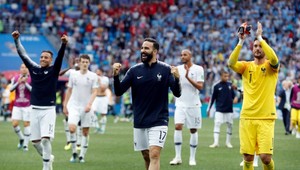 Klubu nebol k dispozícii, namiesto toho blbol v televízii