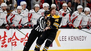 Nevydarená bitka Pastrňáka. K zemi ho zložil rozhodca