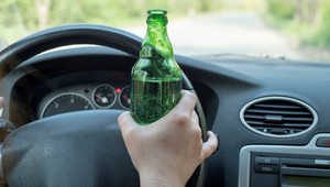 Opitá šoférka odišla z nehody, v aute nechala zranenú šesťročnú dcéru