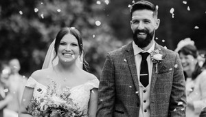 Futbalový brankár sa nevie spamätať zo smrti mladej manželky