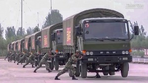 VIDEO: Takto sa otáča vojenský konvoj na úzkom mieste!