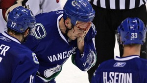 Hráči Canucks údajne mali od trénera pokyn vyvolávať bitky