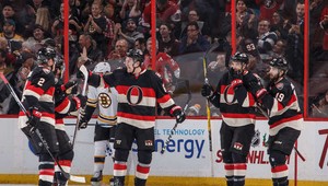 Boston bez Cháru prehral, Montreal zastavil sériu Caroliny