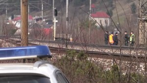 Žena neprežila zrážku s vlakom. Svedkovia ju videli sedieť na koľajniciach