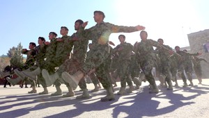 Jedni dostávajú hodnosti za služby vlasti, iní za zásluhy