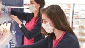 Respirátory boli vo filiálkach dm nahradené nanorúškami