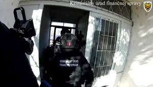 Úspešná akcia Kuriér proti výrobcom nelegálnych cigariet: Policajti zadržali vyše 40 ľudí