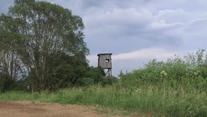 Telo muža, ktoré našli pri poľovníckom posede, mohlo byť na mieste týždne i mesiace