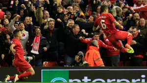 Zázrak na Anfield road. Vozičkári vyskočili oslavovať víťazný gól