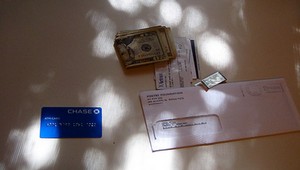 Poštárka s dcérou zneužili cudzie zásielky