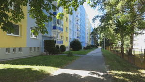 Manželka sledovala, ako dobodali jej muža. Polícia po páchateľoch pátra