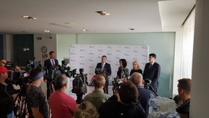 Pellegrini: Aj samosprávy sa môžu podieľať na výške platov učiteľov