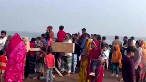 Autobus v Bangladéši sa zrútil do rieky: Hlásia najmenej 24 obetí