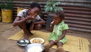 Tehotné Afričanky berú lieky, ktoré zosvetlia pokožku ich deťom. Je to nelegálne