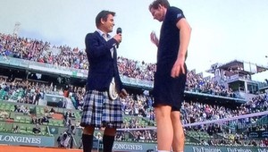 Santoro napochodoval na interview s Murraym v kilte!