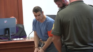 Opitý muž čakal na manželku v skrini a dobodal ju. Teraz si vypočul trest