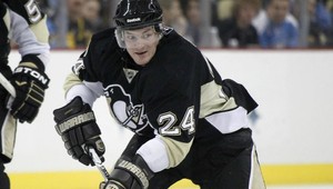 Tučniak Cooke vyfasoval za faul lakťom trest 14 zápasov