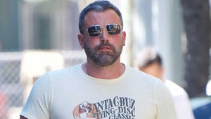FOTO: Affleck po odvykačke s plechovkami piva!