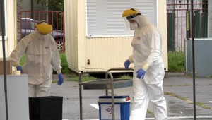 Koniec pandémie? WHO odvolala globálny stav núdze pre covid-19