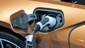 Revolúcia vo vývoji elektrických automobilov? Vyvinuli lítium-iónovú batériu, ktorú nabijete za 10 minút