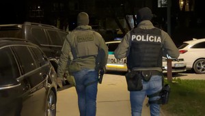 Policajná akcia na východe: Kukláči zasahovali v Gelnici aj v Košiciach