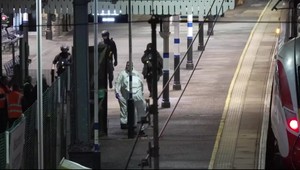 Krvavé peklo vo vlaku: Útočníci pobodali jedenásť ľudí