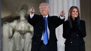 Trump čelí prvým žalobám. Právnikom prekáža jeho biznis s Číňanmi