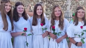 Zomreli pod kolesami autobusu. V Starej Ľubovni spomínali na Sofiu, Katku a Lucku