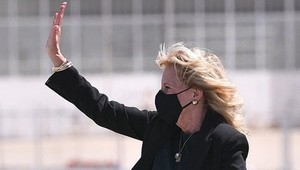 Štýlový outfit alebo hanba na sto rokov? Prvá dáma USA rozpútala búrku na internete