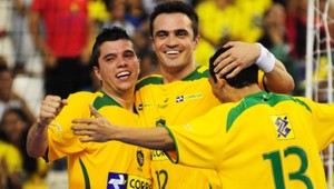 Ďalšia gólová haluz v podaní Falcaa! Pätičková óda na futsalovú radosť!