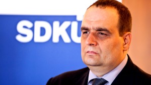 SDKÚ-DS chce vedieť, aký typ dohody uzavrel Smer a OĽaNO