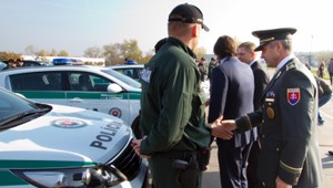 Vláda vyšle našich policajtov do Macedónska, budú strážiť hranice