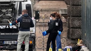 V parížskom Louvri došlo k lúpeži, múzeum dočasne zatvorili