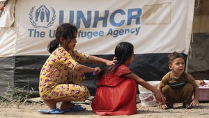 V Sýrii hrozí smrť hladom asi 20-tisíc deťom, jedia trávu a lístie