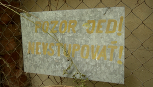 Ďalšie zakopané sudy? V bývalom areáli Chemka Strážske sa má nachádzať množstvo tajných skládok