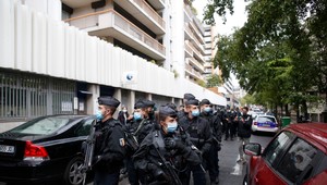 Pri redakcii Charlie Hebdo sú po útoku vážne zranení ľudia