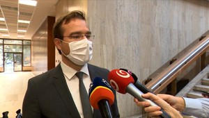 Nemocnice odkladajú plánované operácie, nemajú kapacity