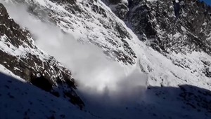 V Tatrách je pre silný vietor vyhlásené zvýšené lavínové nebezpečenstvo